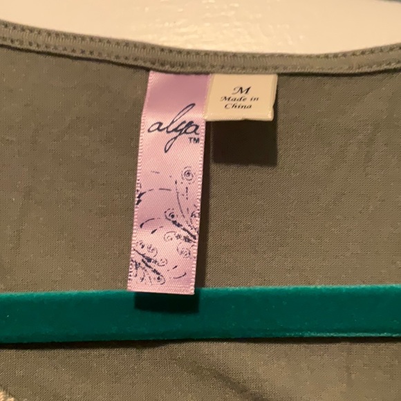 Alya embroidered Sleeveless green Top, size Medium . Like new! - Picture 3 of 4